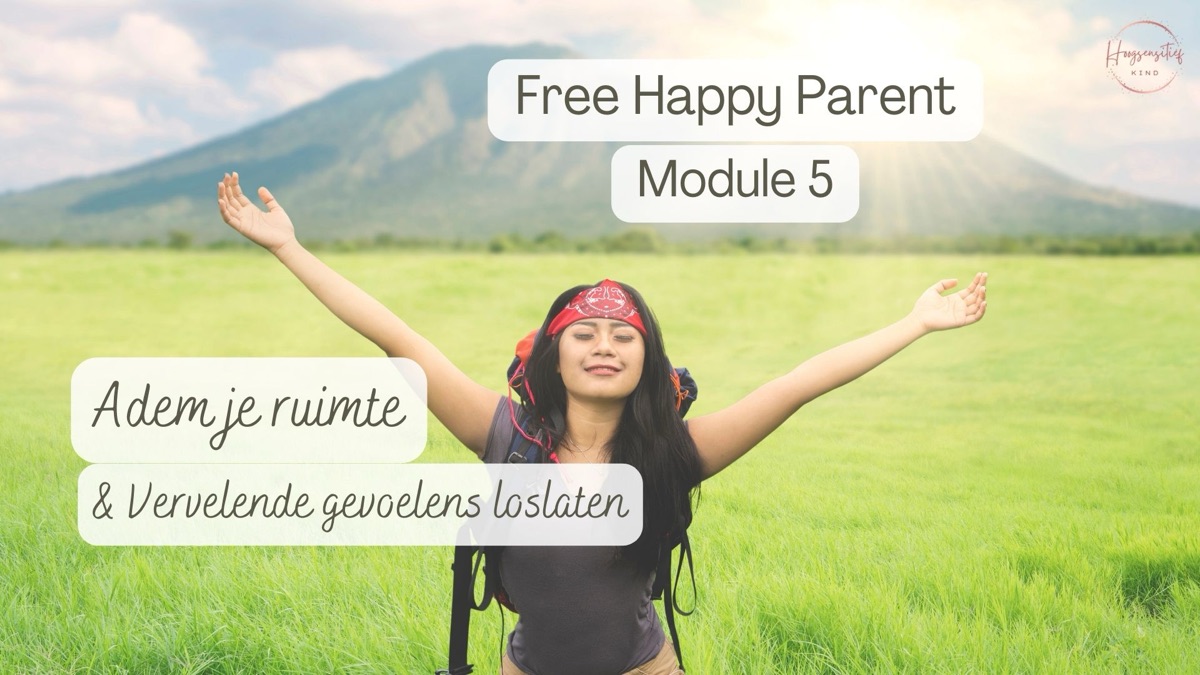 Free Happy Parent module 5: Adem je ruimte en vervelende gevoelens loslaten, vrouw met open armen in een groen veld