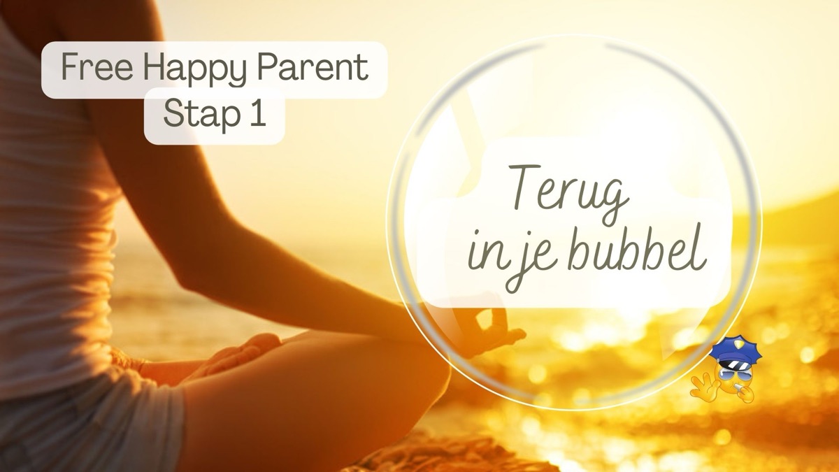 Free Happy Parent stap 1: Terug in je bubbel, vrouw mediteert bij zonsondergang aan zee